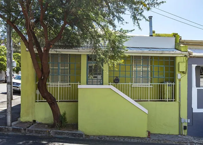 Funky Pet Friendly, 2-Bedroom Escape, Bo-Kaap