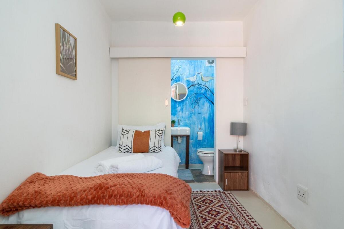 Funky Pet Friendly, 2-bedroom Escape, Bo-kaap * Cape Town