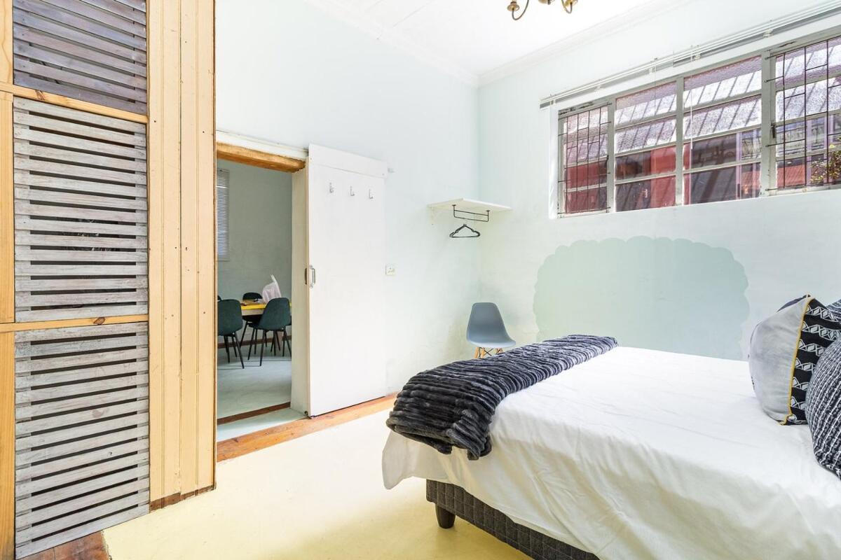 Funky Pet Friendly, 2-bedroom Escape, Bo-kaap Holiday home