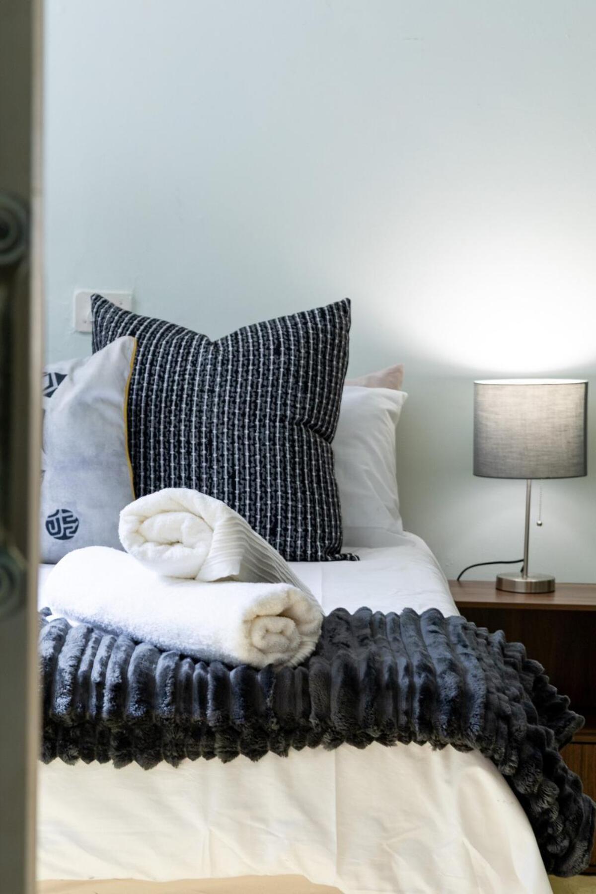Funky Pet Friendly, 2-bedroom Escape, Bo-kaap * Cape Town