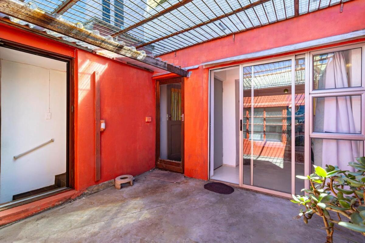 Funky Pet Friendly, 2-bedroom Escape, Bo-kaap