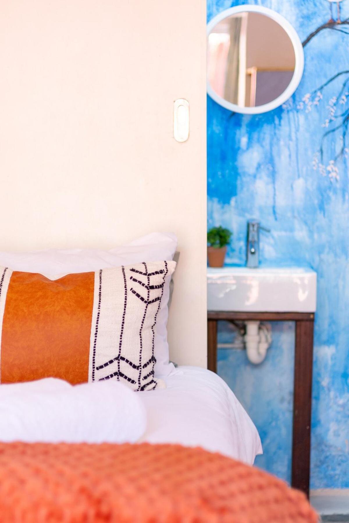 Funky Pet Friendly, 2-bedroom Escape, Bo-kaap